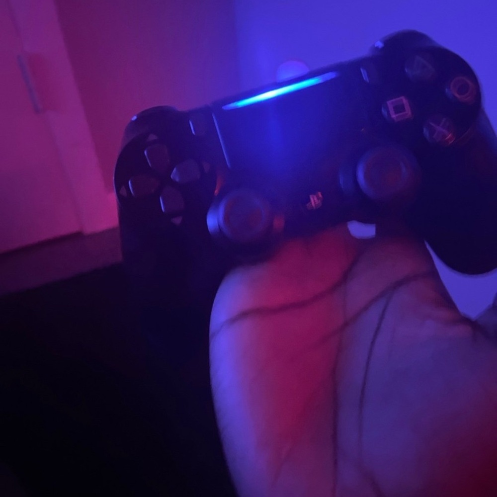 PS4 Console Interface Display - Picture 3 of 4